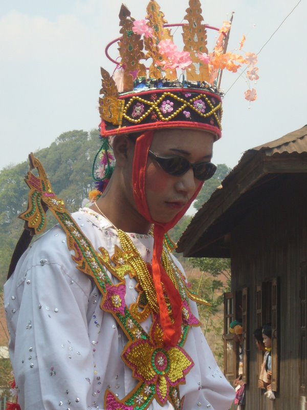 Travel - Myanmar - Kalaw Shan - Novice Procession into the Monastery